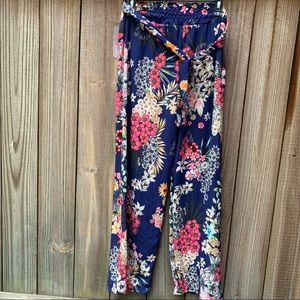 NWT/Floral lightweight floral straight leg pant/M